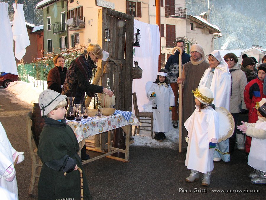 presepio 088.jpg - Mariia e Giuseppe non trovano alloggio